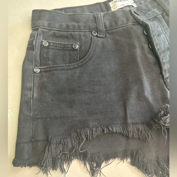 One Teaspoon Black Denim Frayed Shorts – Mid Rise Raw Hem SummerSize 26